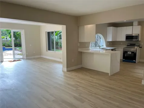 550 NE 174th Street North Miami Beach FL 33162