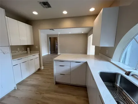550 NE 174th Street North Miami Beach FL 33162