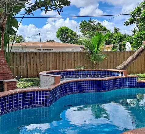 550 NE 174th Street North Miami Beach FL 33162