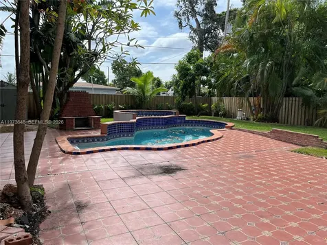 550 NE 174th Street North Miami Beach FL 33162