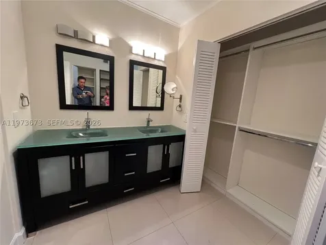 3731 N Country Club Drive Aventura FL 33180