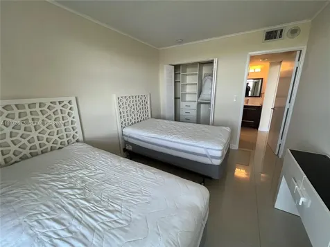 3731 N Country Club Drive Aventura FL 33180