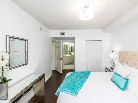 17145 N Bay Road Sunny Isles Beach FL 33160