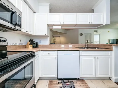 17145 N Bay Road Sunny Isles Beach FL 33160