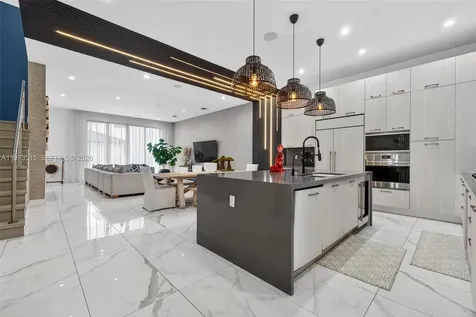 8126 NW 48th Terrace Doral FL 33166