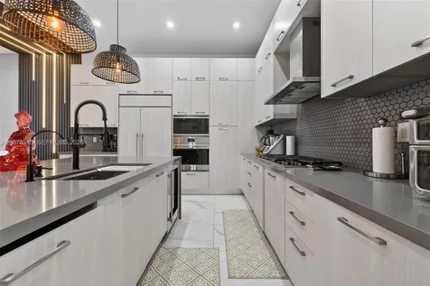 8126 NW 48th Terrace Doral FL 33166