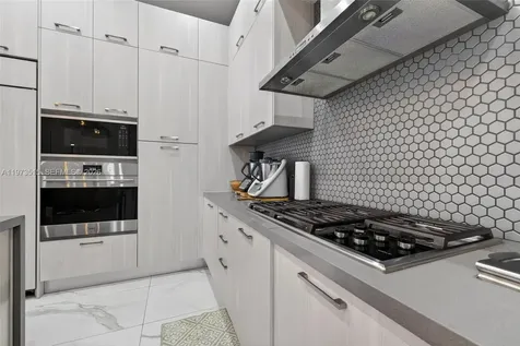 8126 NW 48th Terrace Doral FL 33166