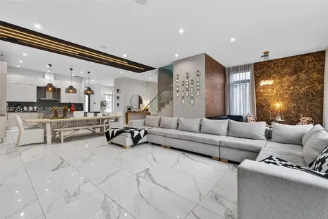 8126 NW 48th Terrace Doral FL 33166