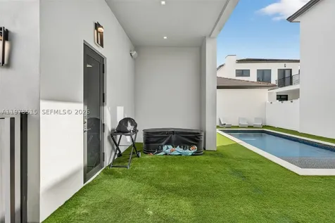 8126 NW 48th Terrace Doral FL 33166