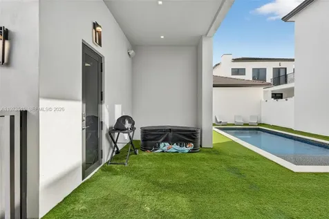 8126 NW 48th Terrace Doral FL 33166