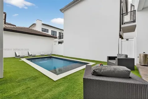 8126 NW 48th Terrace Doral FL 33166