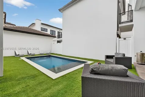 8126 NW 48th Terrace Doral FL 33166