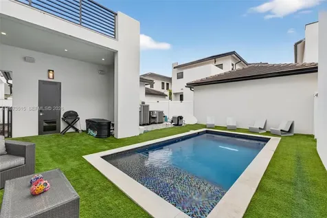 8126 NW 48th Terrace Doral FL 33166