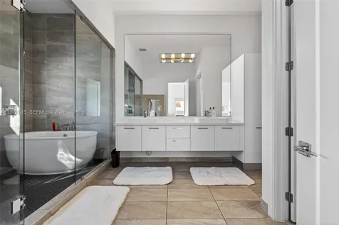8126 NW 48th Terrace Doral FL 33166
