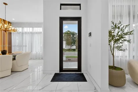 8126 NW 48th Terrace Doral FL 33166