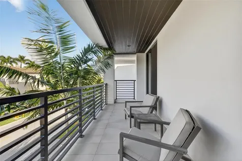 8126 NW 48th Terrace Doral FL 33166