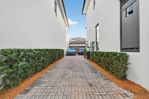 8126 NW 48th Terrace Doral FL 33166