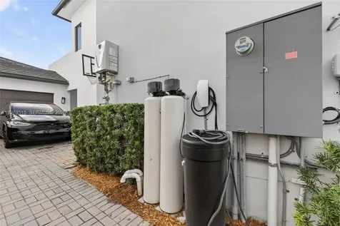 8126 NW 48th Terrace Doral FL 33166