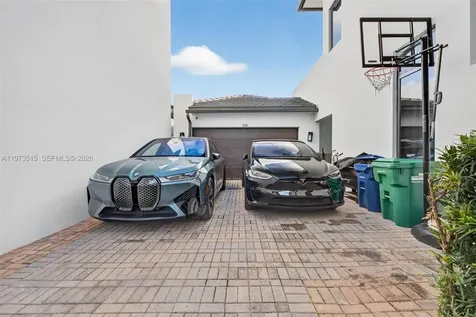 8126 NW 48th Terrace Doral FL 33166