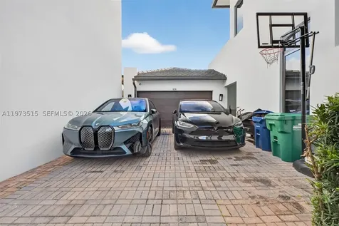 8126 NW 48th Terrace Doral FL 33166