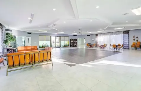 5021 W Oakland Park Boulevard Lauderdale Lakes FL 33313