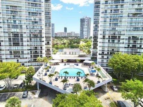 3731 N Country Club Drive Aventura FL 33180