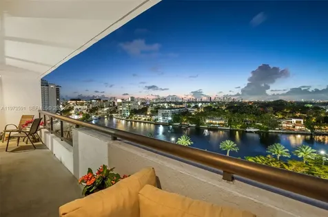 2555 Collins Avenue Miami Beach FL 33140