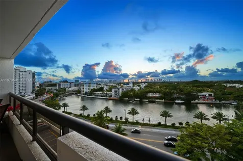 2555 Collins Avenue Miami Beach FL 33140