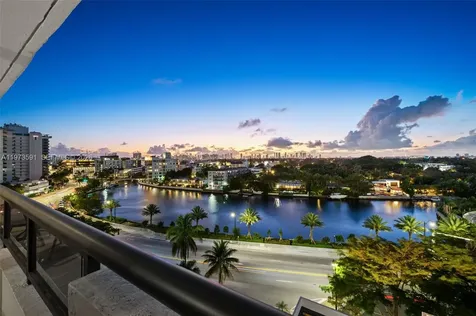2555 Collins Avenue Miami Beach FL 33140