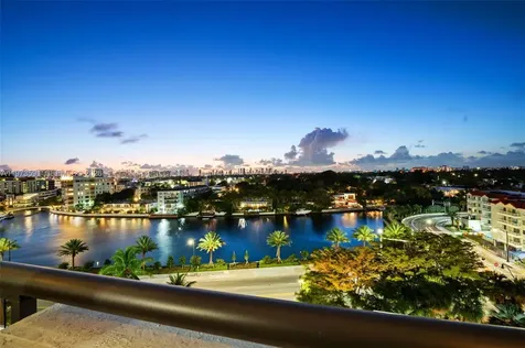 2555 Collins Avenue Miami Beach FL 33140