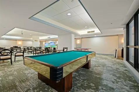2555 Collins Avenue Miami Beach FL 33140