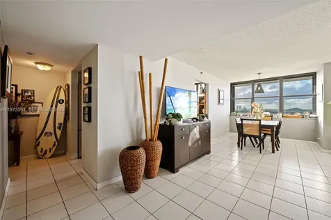 2555 Collins Avenue Miami Beach FL 33140
