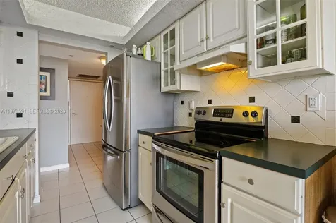 2555 Collins Avenue Miami Beach FL 33140