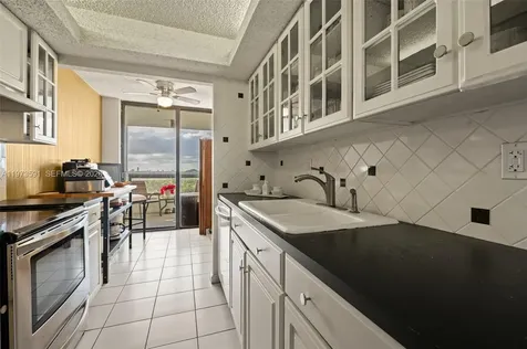 2555 Collins Avenue Miami Beach FL 33140