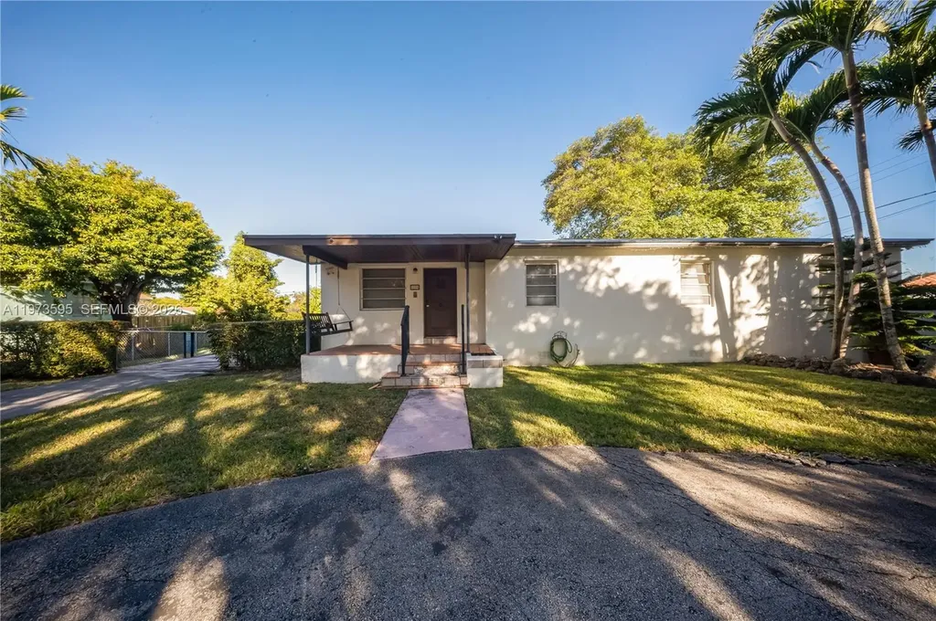 2725 SW 82nd Avenue Miami FL 33155