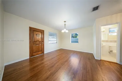 2725 SW 82nd Avenue Miami FL 33155