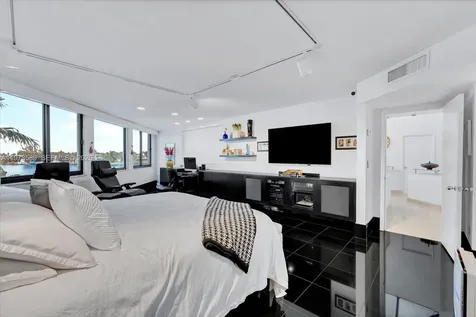 279 N Hibiscus Drive Miami Beach FL 33139