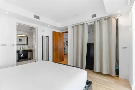 448 Ocean Drive Miami Beach FL 33139