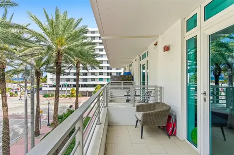 448 Ocean Drive Miami Beach FL 33139