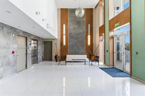 448 Ocean Drive Miami Beach FL 33139