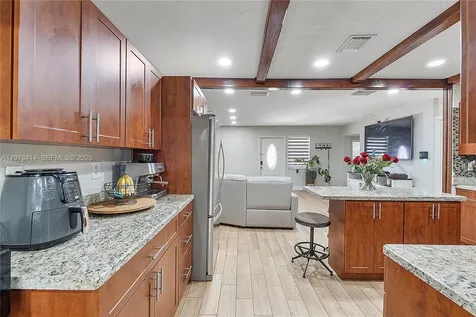3410 N 72nd Terrace Hollywood FL 33024