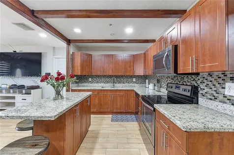 3410 N 72nd Terrace Hollywood FL 33024