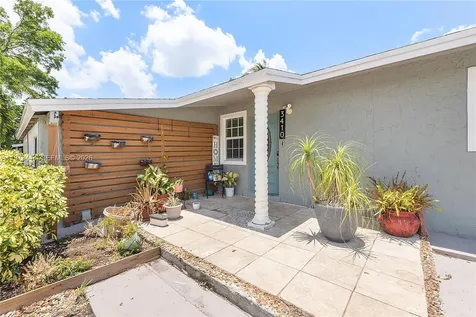 3410 N 72nd Terrace Hollywood FL 33024