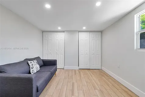 3410 N 72nd Terrace Hollywood FL 33024