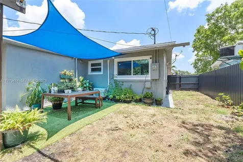 3410 N 72nd Terrace Hollywood FL 33024