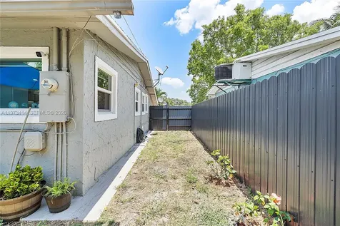 3410 N 72nd Terrace Hollywood FL 33024