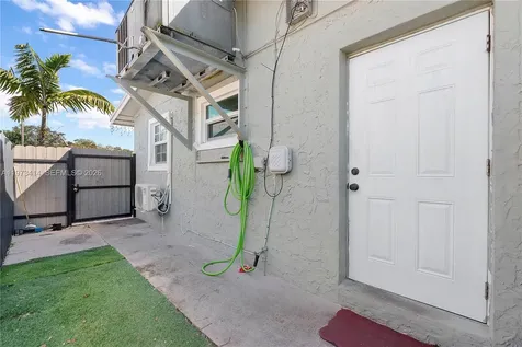 3410 N 72nd Terrace Hollywood FL 33024