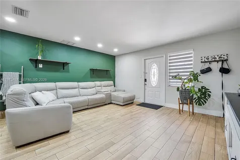 3410 N 72nd Terrace Hollywood FL 33024