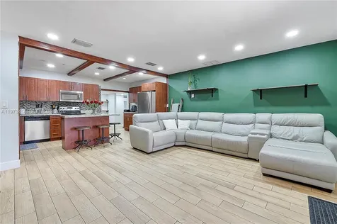 3410 N 72nd Terrace Hollywood FL 33024