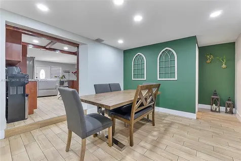 3410 N 72nd Terrace Hollywood FL 33024